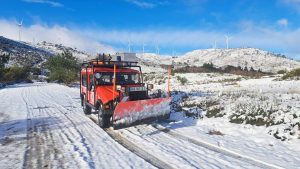 Bombeiros de Santa Cruz da Trapa no terreno para limpeza de neve