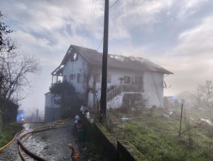 Castro Daire Incêndio em Mões provoca dois feridos e destrói habitação